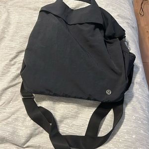Black lululemon on my level bag 2.0 19L.